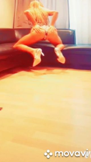 bd95176de2b7fb5c9f00ed57fbff1bb9_001.mp4