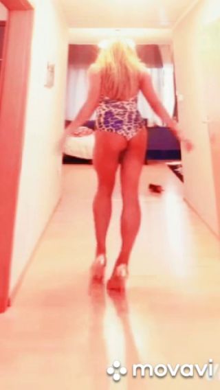 bd95176de2b7fb5c9f00ed57fbff1bb9_002.mp4