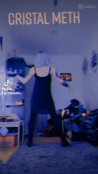 e122ad1b6483bfbacc40fe21e60a372f.mp4