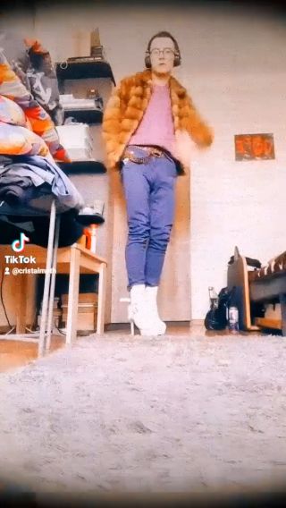 4e1faf7a12bccc5d2f469376a78f0144.mp4