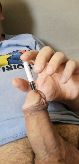 Wkładam kredkę w kutasa