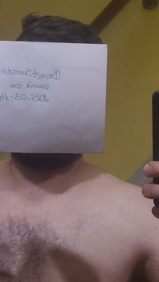 BrunetSamotny