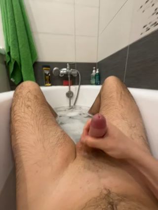 Kąpiel a przy okazji przeglądanie zbiorniczka 😉