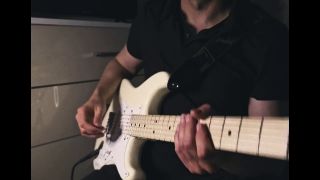 🎸