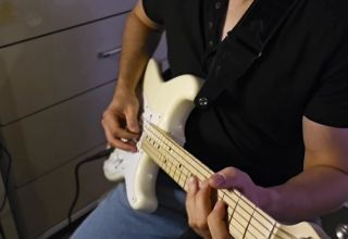 🎸