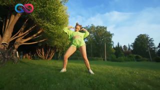 Shuffle Dance.mp4