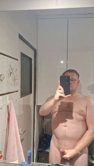 W łazience wieczorem