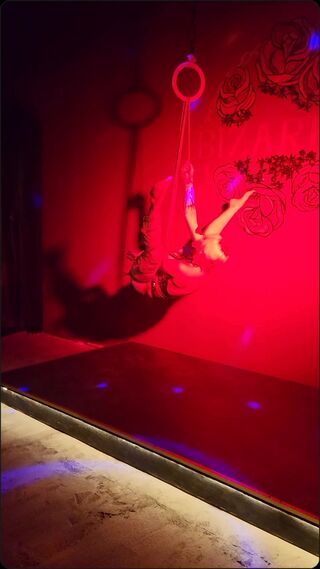 Videorelacja z pokazu shibari self-suspension