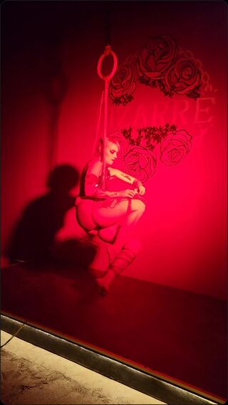 Videorelacja z pokazu shibari self-suspension