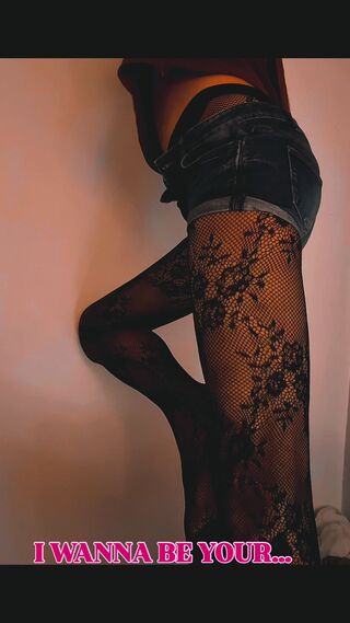 I WANNA BE YOUR SLAVE.